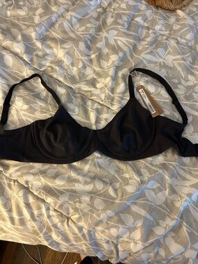 SKIMS Black Underwire Sculpting Bra
